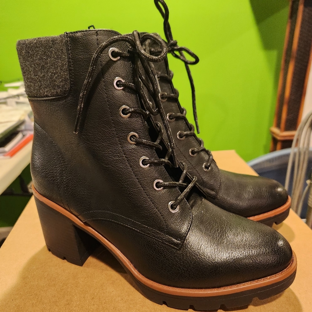 Naturalizer Women Black Madalynn 2 Faux Leather Lace-Up Ankle Boot 8.5 M